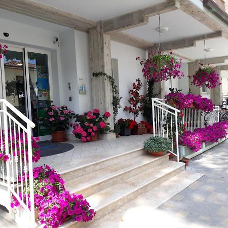 Residence Onda Blu Cervia Exterior photo