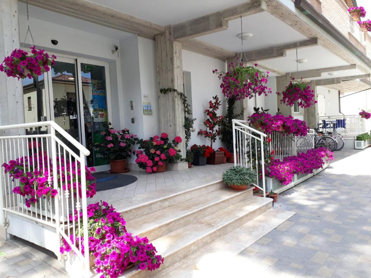 Residence Onda Blu Cervia Exterior photo